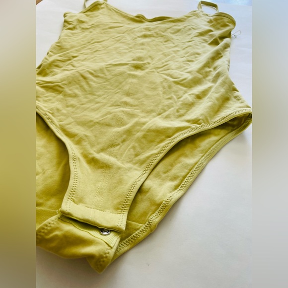 Everlane The Cami Bodysuit in Yellow green - Picture 6 of 9